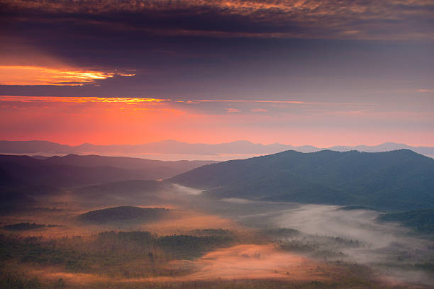 istock Mountain Sunrise Blue Ridge parkway 495815881