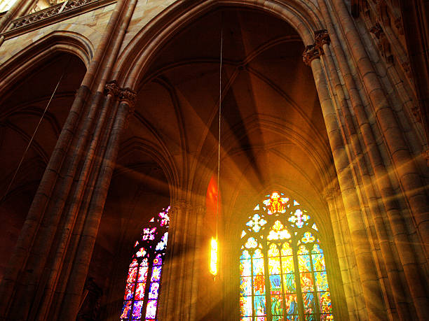 내부 복음사가 비트 캐서드럴, 프라하, 체코 공화국 - church sunbeam sunlight indoors 뉴스 사진 이미지