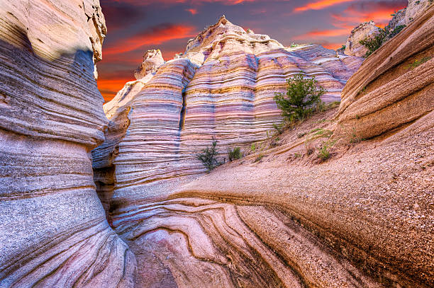 tent rocks cañón al atardecer - formación de roca fotografías e imágenes de stock