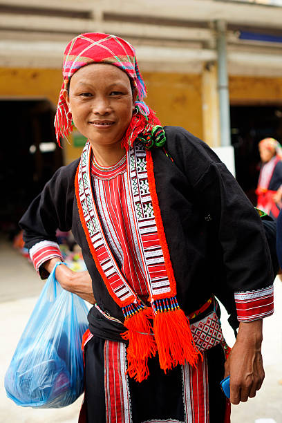 Ethnic groups in Nam market Ha Giang, Vietnam - September 20, 2015: Unidentified people of diferent ethnic groups in Lung Phin market. Lung Phin market is one of the most typical hill tribe markets in Vietnam. bac ha market stock pictures, royalty-free photos & images