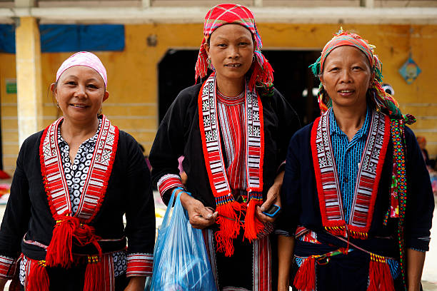 Ethnic groups in Nam market Ha Giang, Vietnam - September 20, 2015: Unidentified people of diferent ethnic groups in Lung Phin market. Lung Phin market is one of the most typical hill tribe markets in Vietnam. bac ha market stock pictures, royalty-free photos & images