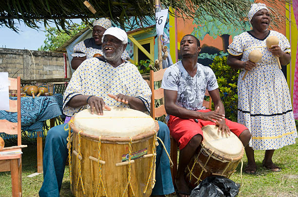 Garifuna cultural de los artistas que se presentan en el distrito de Toledo Chocolate Festival. - foto de stock