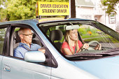 aufgeregt-teen-fahrer-fahren-untersuchung-mit-examiner.jpg?b=1&s=170x170&k=20&c=KctvdkjVvDHIbXn3OtWEqgFy0TPojUnulP0IPcKe-Io=