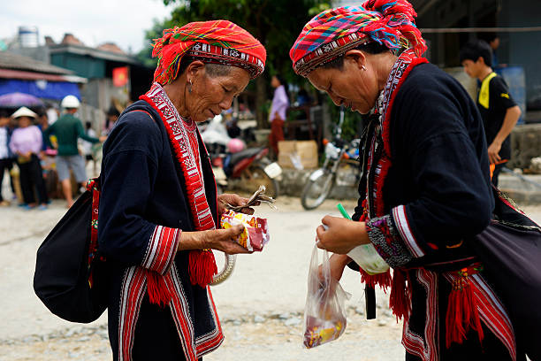 Ethnic groups in Nam market Ha Giang, Vietnam - September 20, 2015: Unidentified people of diferent ethnic groups in Lung Phin market. Lung Phin market is one of the most typical hill tribe markets in Vietnam. bac ha market stock pictures, royalty-free photos & images