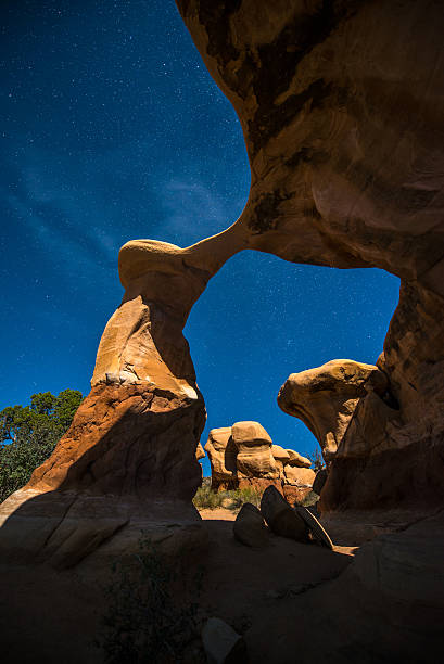 istock Metate Arch Devils Garden Escalante at Night 495874088