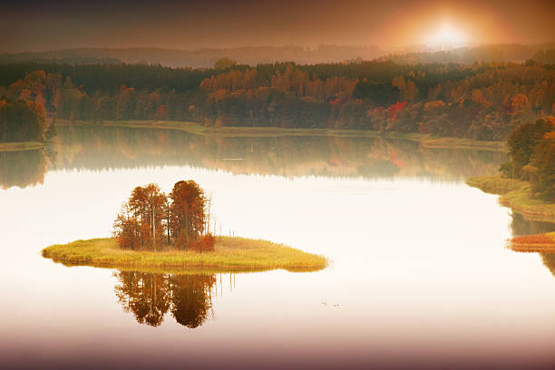 jedzelewo lago island 3 - masuren fotografías e imágenes de stock