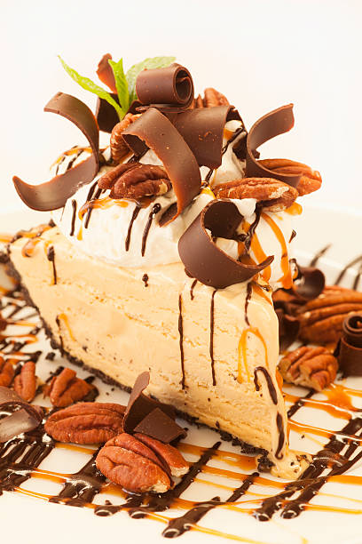 istock mud pie with Kahlua-caramel sauce, chocolate shavings and pecans 495903870