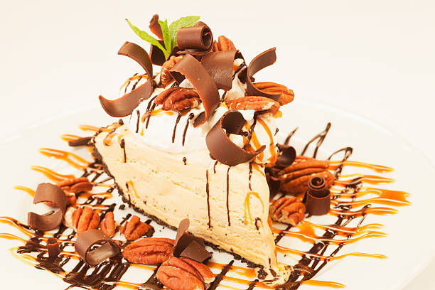 istock mud pie with Kahlua-caramel sauce, chocolate shavings and pecans 495903890