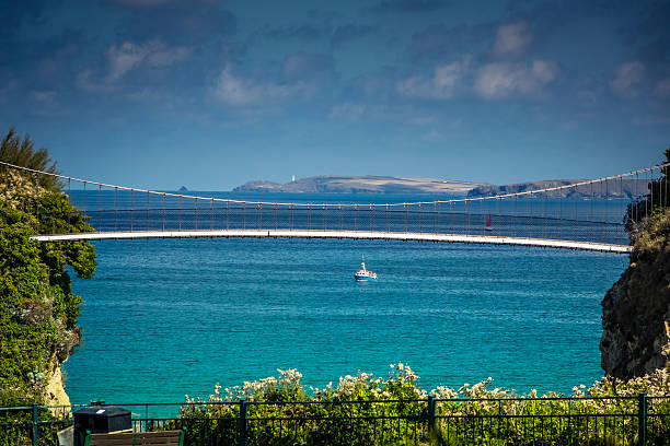 つり橋 - bridge suspension bridge uk newquay ストックフォトと画像