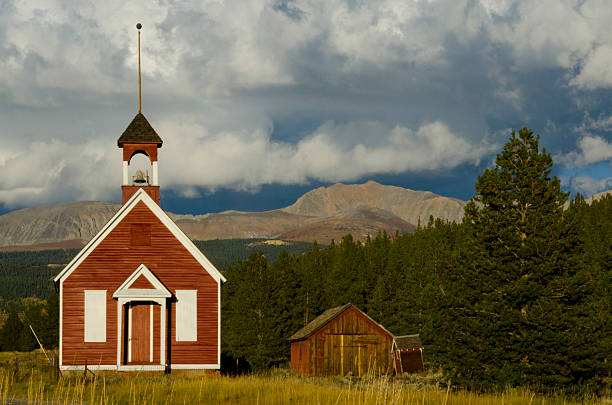 istock Malta Schoolhouse and Mosquito Mountain Range 495910666