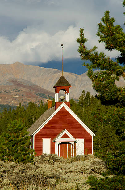 istock Malta Schoolhouse and Mosquito Mountain Range 495910674