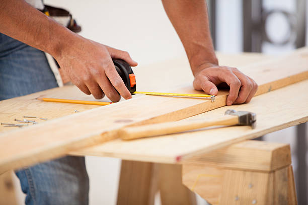 사용하여 줄자 - carpenter construction residential structure construction worker 뉴스 사진 이미지