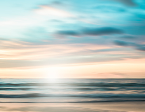Un resumen paisaje marino con borrosa fondo película con toma panorámica photo