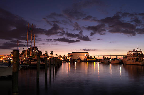 istock Sunset At Cetennial Park Fort Myers River District Florida 495925552