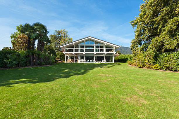 istock beautiful house with garden 495934030
