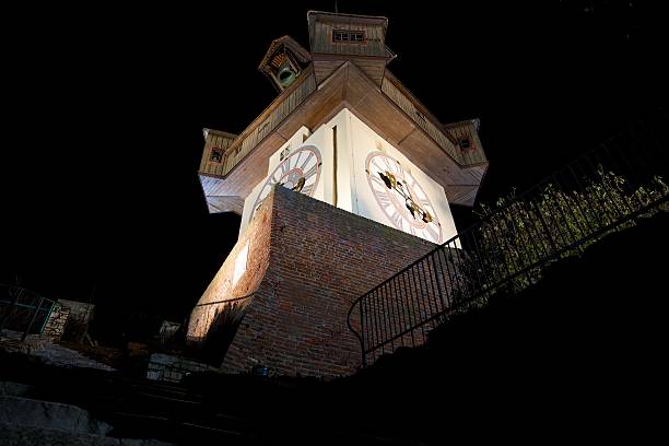 uhrturm 그라츠 - graz clock tower clock austria 뉴스 사진 이미지