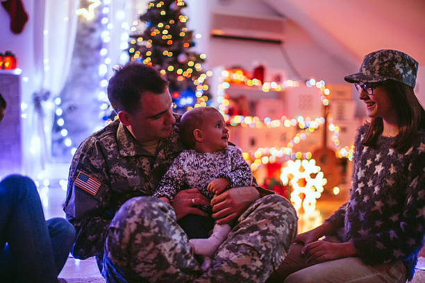 istock Daddy soldier's home for Christmas 495947902