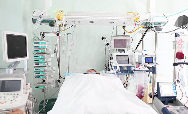 paciente ward de unidade de tratamento intensivo - patient room - fotografias e filmes do acervo