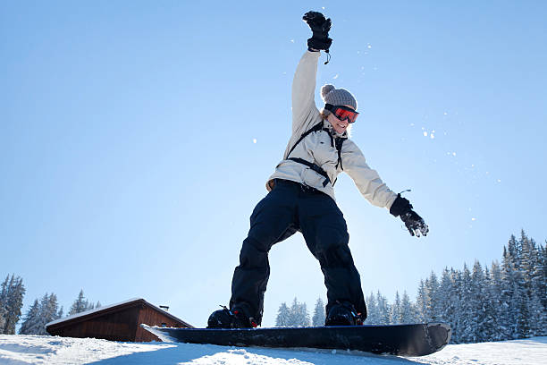 aprendizaje de snowboard - ski insurance fotografías e imágenes de stock