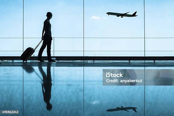 Flughafen Reisende In Stockfoto und mehr Bilder von Flughafen - Flughafen, Geschäftsreise, Reise