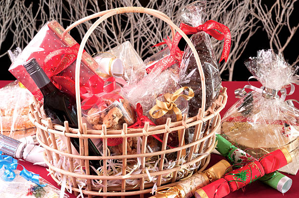 크리스마스 햄퍼 바구니 - chocolate candy gift package chocolate 뉴스 사진 이미지