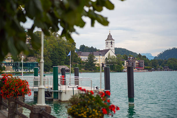 sankt wolfgang österreich - lake amadeus stock-fotos und bilder