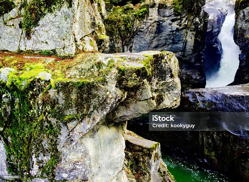 Rock and waterfall background - Royalty-free 2015 Stockfoto