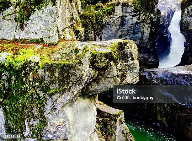 Rock And Waterfall Background Stockfoto en meer beelden van 2015 - 2015, Buitenopname, Fotografie
