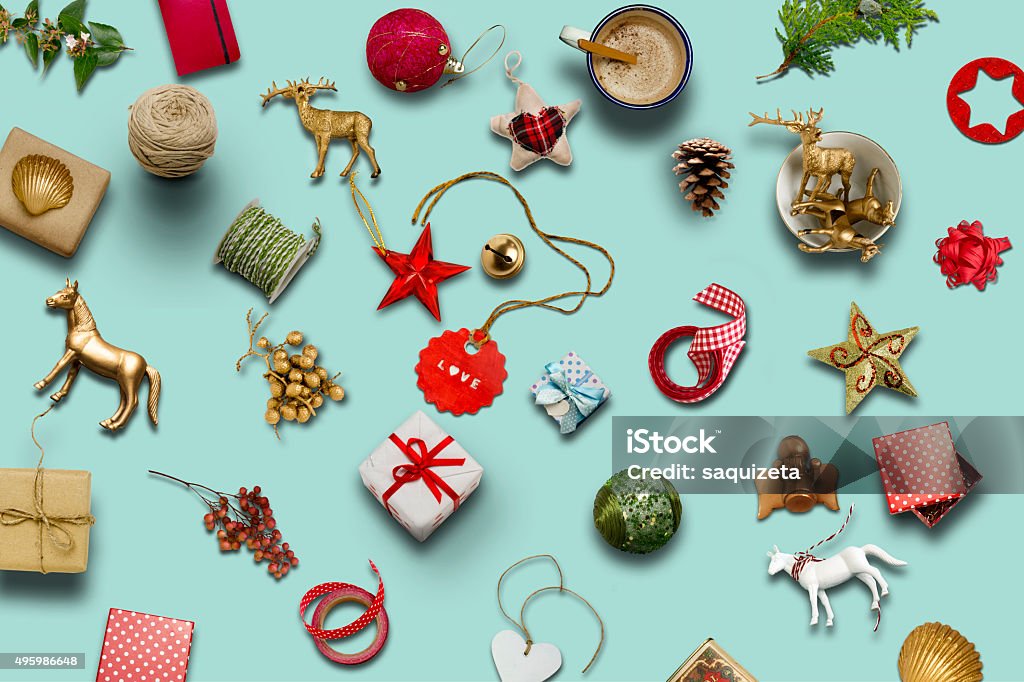 Christmas collection, regalos y decorativa photogr ornamentos. - Foto de stock de Vista desde arriba libre de derechos