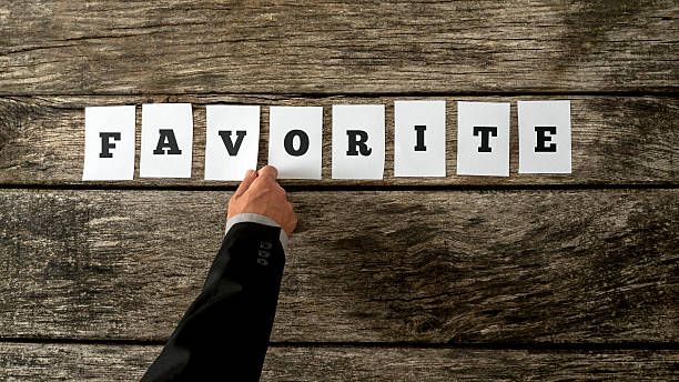 istock Male hand assembling the word Favorite 495990256