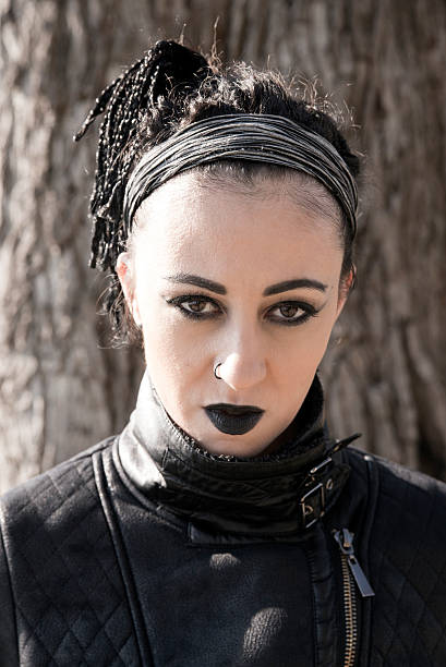 独特な少女 - pierced punk goth teenager ストックフォトと画像
