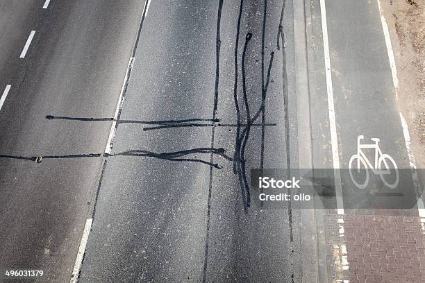 Marcación De Carretera Vista Desde Arriba Foto de stock y más banco de imágenes de Carril para ciclistas - Carril para ciclistas, Vista elevada, Abstracto