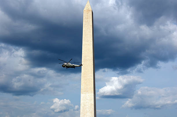 istock Marine One At The Washington Monument 496032325