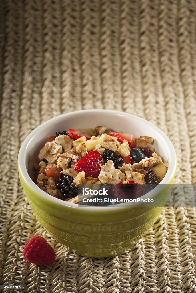 Tigela de Cereal com Frutas e bagas de Pão Ázimo - Royalty-free Alimentação Saudável Foto de stock