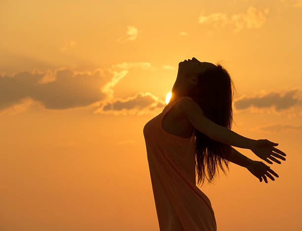istock Asian girl on the beach 496066590