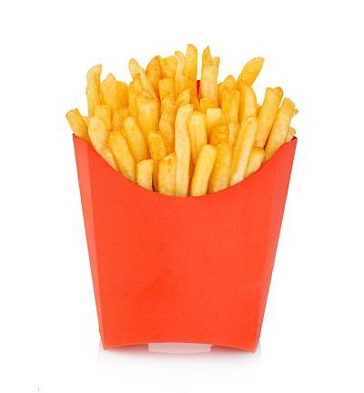 Patatas fritas en una caja de cartón rojo aislado. Comida rápida. photo