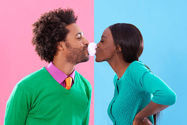double bubble amore! - couple black american culture kissing foto e immagini stock