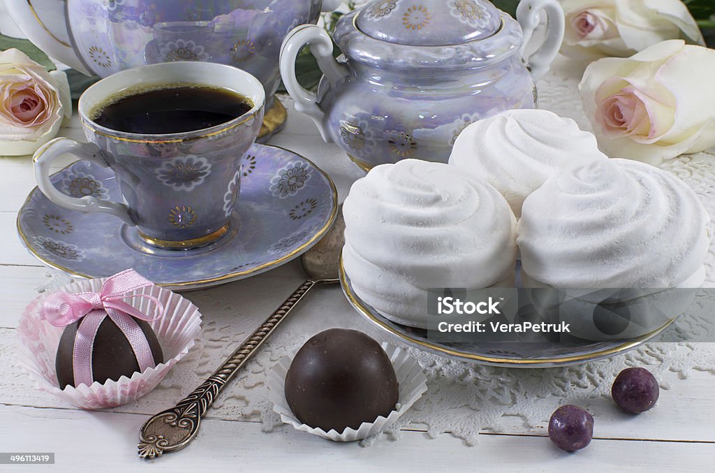 Kawa z pianką ciasta - Zbiór zdjęć royalty-free (Biały)