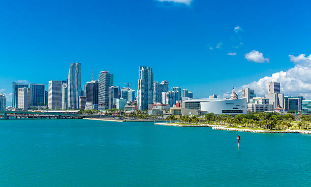 miasta w miami, floryda, usa - miami florida skyline panoramic florida zdjęcia i obrazy z banku zdjęć