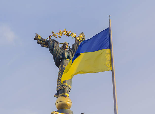 istock The Independence monument and ukrainian flag in Kiev 496154408