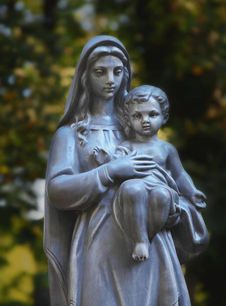 istock Statue Of Virgin Mary and Jesus Christ 496156018