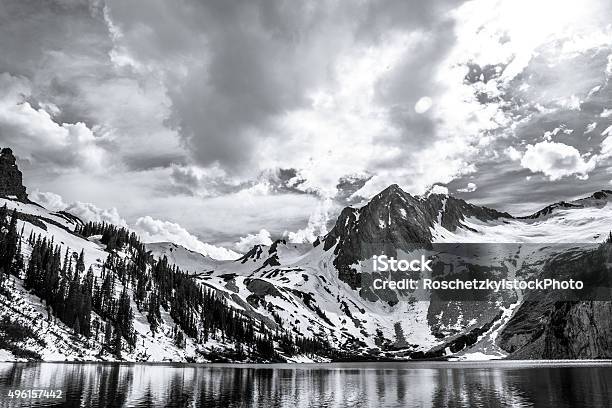 ドラマチックなロッキー山脈の風景はブラックとホワイト - モノクロのストックフォトや画像を多数ご用意 - モノクロ, コロラド州, 冠雪