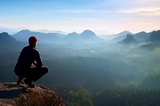 istock Runner in red cap and  sportswear in squatting position 496160654
