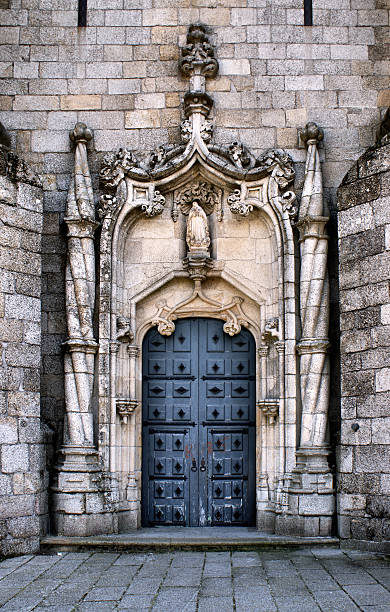 porta de guarda catedral - unesco world heritage site cathedral christianity religion - fotografias e filmes do acervo