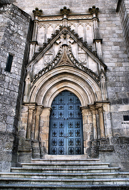 porta de guarda catedral - unesco world heritage site cathedral christianity religion - fotografias e filmes do acervo