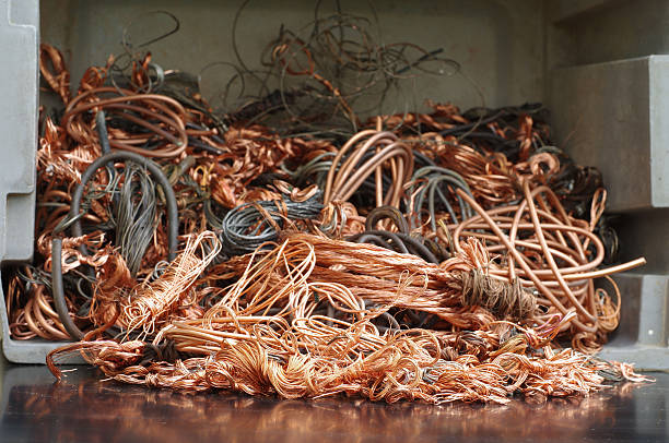 recyclage des câbles en cuivre - scrap metal photos photos et images de collection