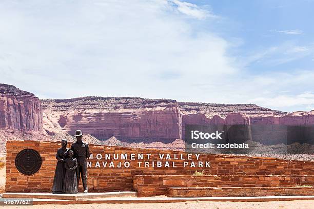 Photo libre de droit de Vallée De Monument Emblématique Panneau Dentrée Étatsunis banque d'images et plus d'images libres de droit de Admirer le paysage