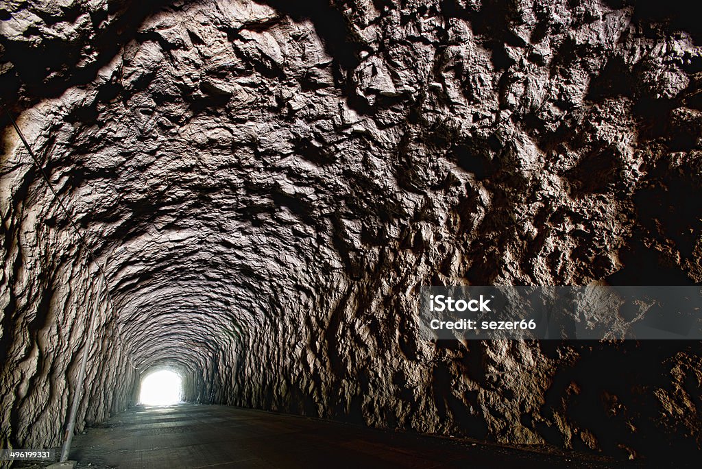 tunnel sombre - Photo de Antihygiénique libre de droits