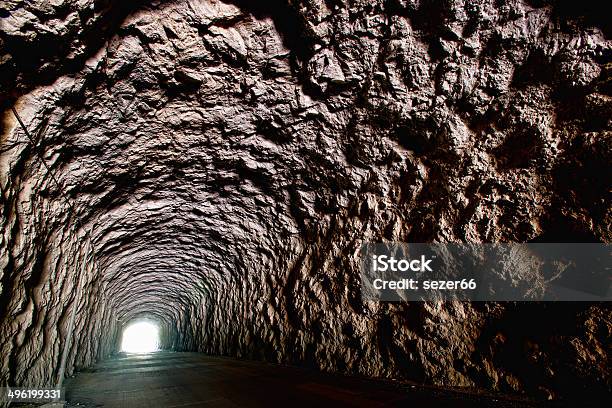Photo libre de droit de Tunnel Sombre banque d'images et plus d'images libres de droit de Antihygiénique - Antihygiénique, Archéologie, Cachot
