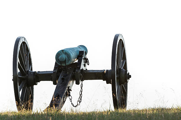 cannon от гражданской войны изолированные на белом - manassas war famous place park стоковые фото и изображения